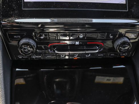 New 2025 Jeep Grand Cherokee Altitude image 19