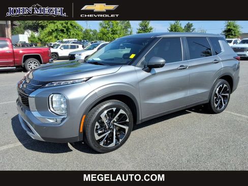 Used 2022 Mitsubishi Outlander SE FWD image 1