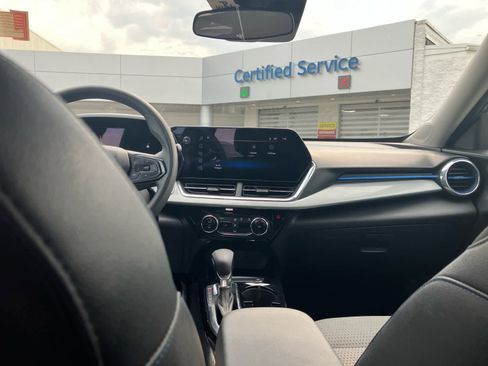 Used 2025 Chevrolet Trax LT image 30