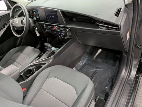 Certified 2024 Kia Niro LX image 29