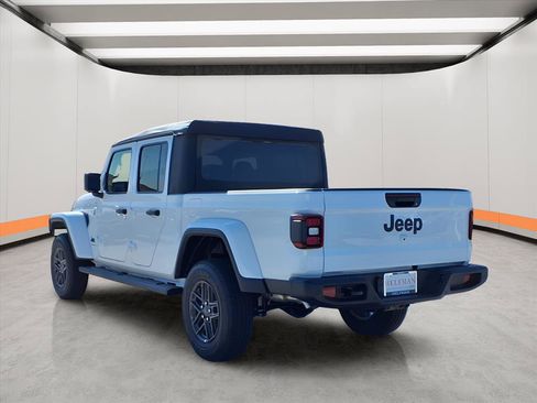 New 2026 Jeep Gladiator Sport AWD/4WD image 4