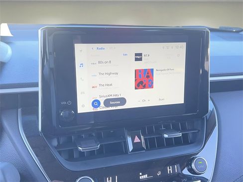 Certified 2024 Toyota Corolla Cross XLE image 24