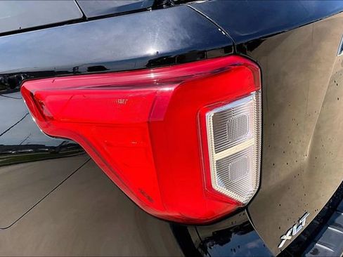 Used 2023 Ford Explorer XLT w/ Equipment Group 202A AWD/4WD image 23