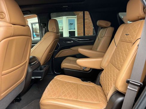 Certified 2022 Cadillac Escalade Premium Luxury image 6