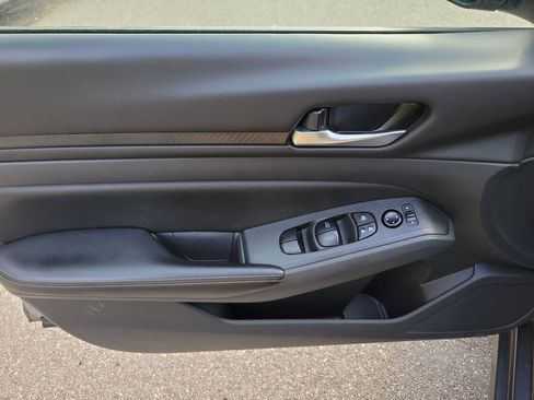 Used 2024 Nissan Altima 2.5 SV image 18