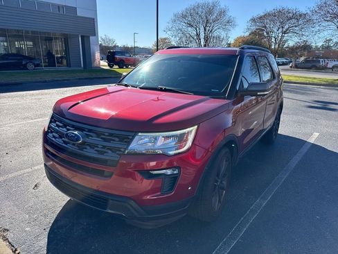 Used 2018 Ford Explorer XLT w/ Equipment Group 202A image 10