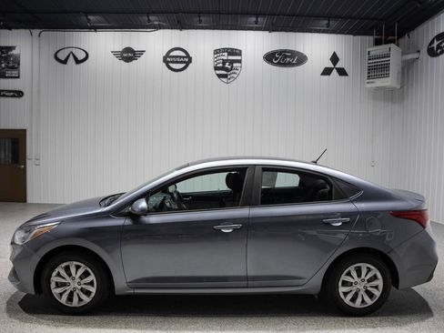 Used 2018 Hyundai Accent SE image 3