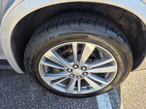 Used 2020 Cadillac XT6 Premium Luxury image 31