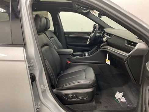 New 2025 Jeep Grand Cherokee Limited image 25