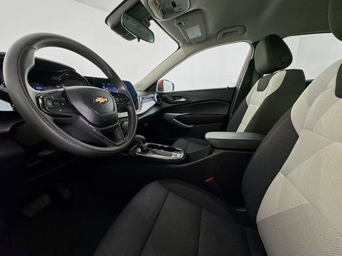 Used 2024 Chevrolet Trax LS w/ LS Convenience Package FWD image 19