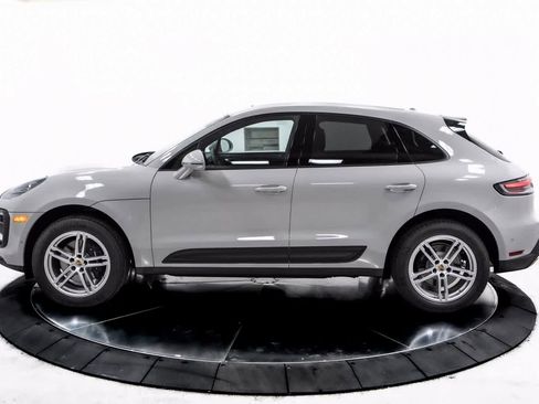 Certified 2025 Porsche Macan image 2