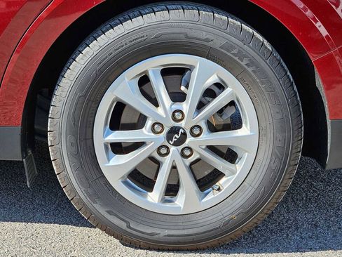 Used 2023 Kia Carnival LX image 14