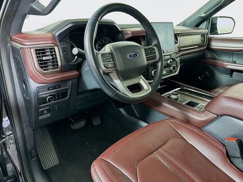 Used 2024 Ford Expedition Limited image 10
