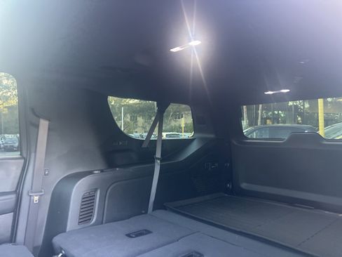 Used 2025 Chevrolet Suburban RST w/ Comfort Package image 37