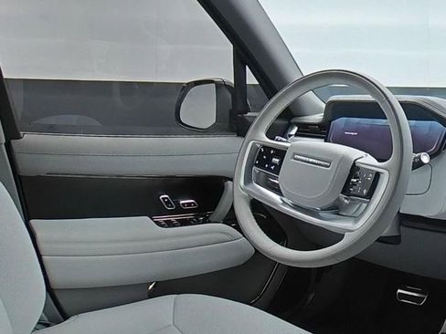 Used 2025 Land Rover Range Rover SV AWD/4WD image 19