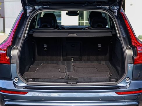Used 2025 Volvo XC60 B5 Core image 30