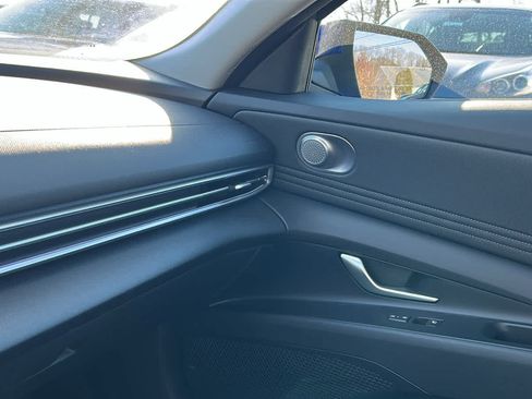 Used 2025 Hyundai Elantra SEL image 19