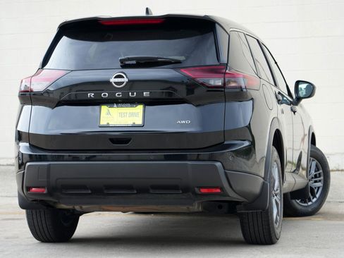 Used 2024 Nissan Rogue S AWD/4WD image 4