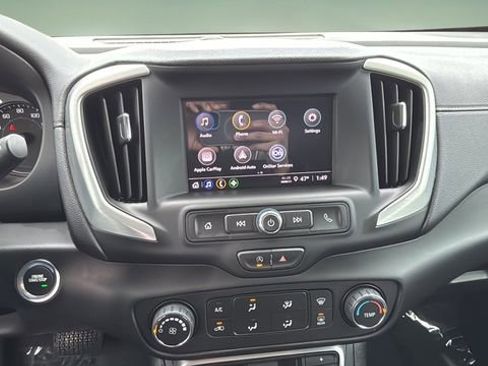 Used 2024 GMC Terrain SLE image 25