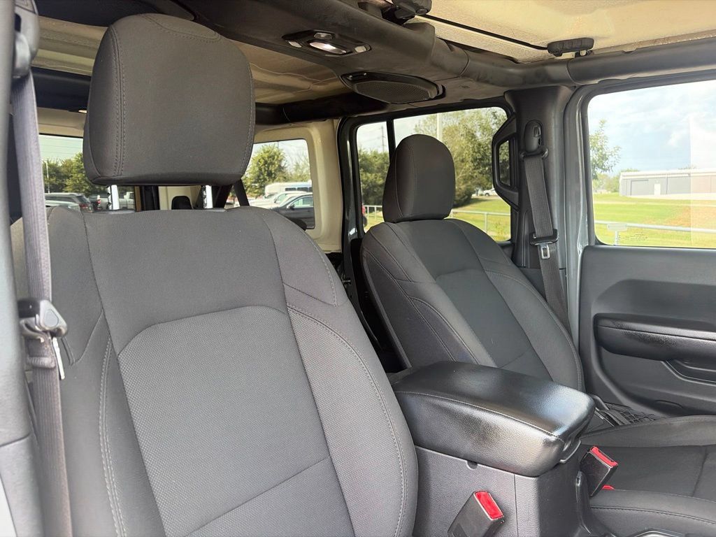 Used 2018 Jeep Wrangler Unlimited Sport S AWD/4WD image 25