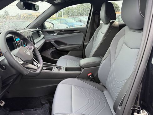 New 2026 Volkswagen Tiguan SE R-Line FWD image 13