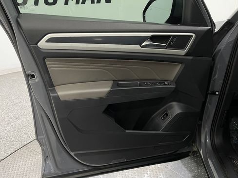 Used 2021 Volkswagen Atlas Cross Sport SE w/ Panoramic Sunroof Package image 15