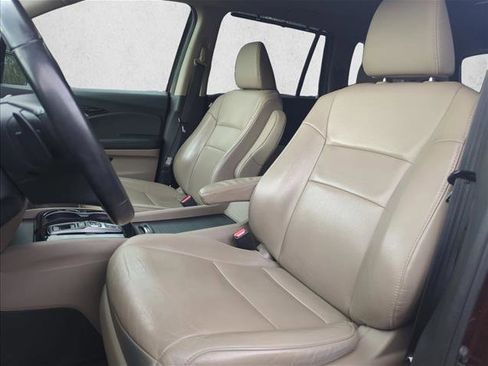Used 2019 Honda Pilot Touring image 19