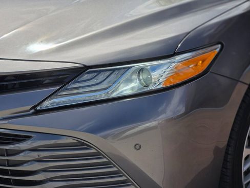 Used 2018 Toyota Camry XLE image 8