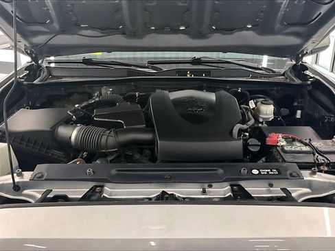 Used 2018 Toyota Tacoma SR5 image 28