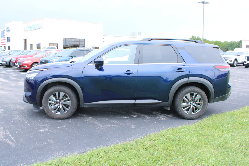 Used 2022 Nissan Pathfinder SV AWD/4WD image 4