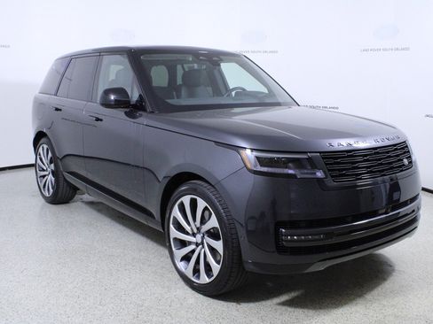 New 2025 Land Rover Range Rover SE image 3