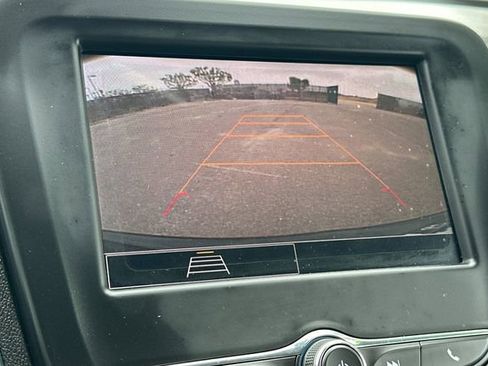 Used 2023 Chevrolet Equinox LS FWD image 21