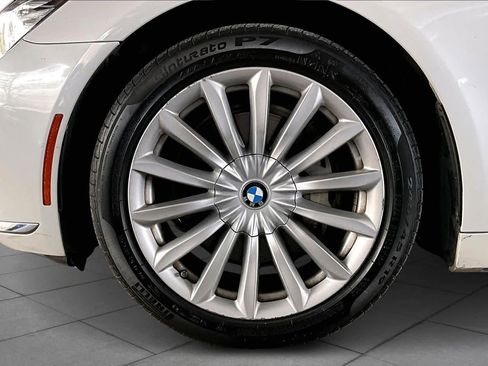 Used 2018 BMW 740i image 11
