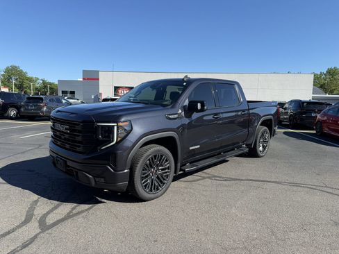 Used 2022 GMC Sierra 1500 Elevation w/ Elevation Premium Package AWD/4WD image 4