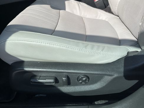 Used 2018 Honda Accord Touring image 32