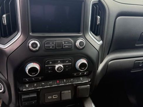 Used 2022 GMC Sierra 2500 AT4 w/ AT4 Preferred Package image 8