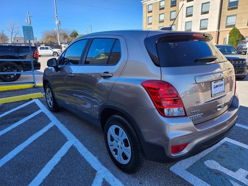 Used 2019 Chevrolet Trax LS image 2