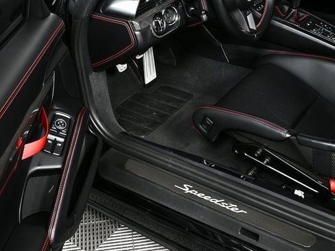 Used 2019 Porsche 911 Speedster image 8