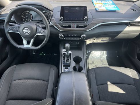 Used 2025 Nissan Altima 2.5 SV AWD/4WD image 2