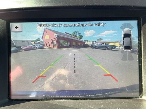 Used 2017 Ford Explorer XLT w/ Equipment Group 202A AWD/4WD image 25