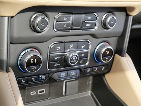 Used 2023 Chevrolet Suburban Premier w/ Advanced Technology Package AWD/4WD image 23