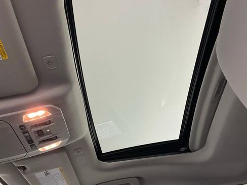 Used 2024 Toyota Highlander XLE image 26