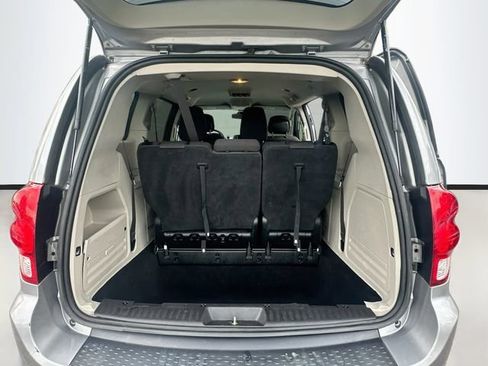 Used 2019 Dodge Grand Caravan SE FWD image 25