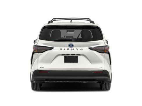 Used 2025 Toyota Sienna LE FWD image 5