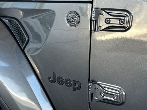 Certified 2022 Jeep Gladiator Sport AWD/4WD image 25