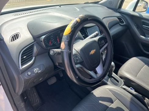Used 2019 Chevrolet Trax LT w/ LT Convenience Package AWD/4WD image 14
