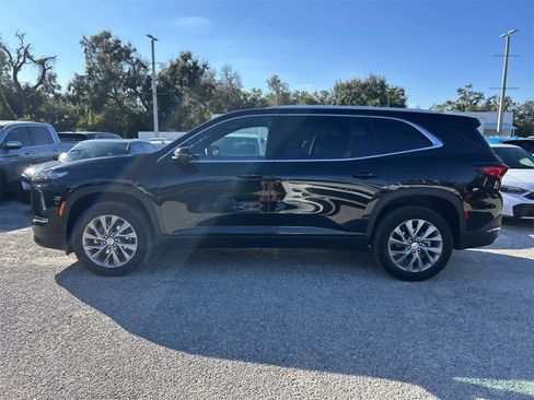 Used 2025 Buick Enclave Preferred image 3