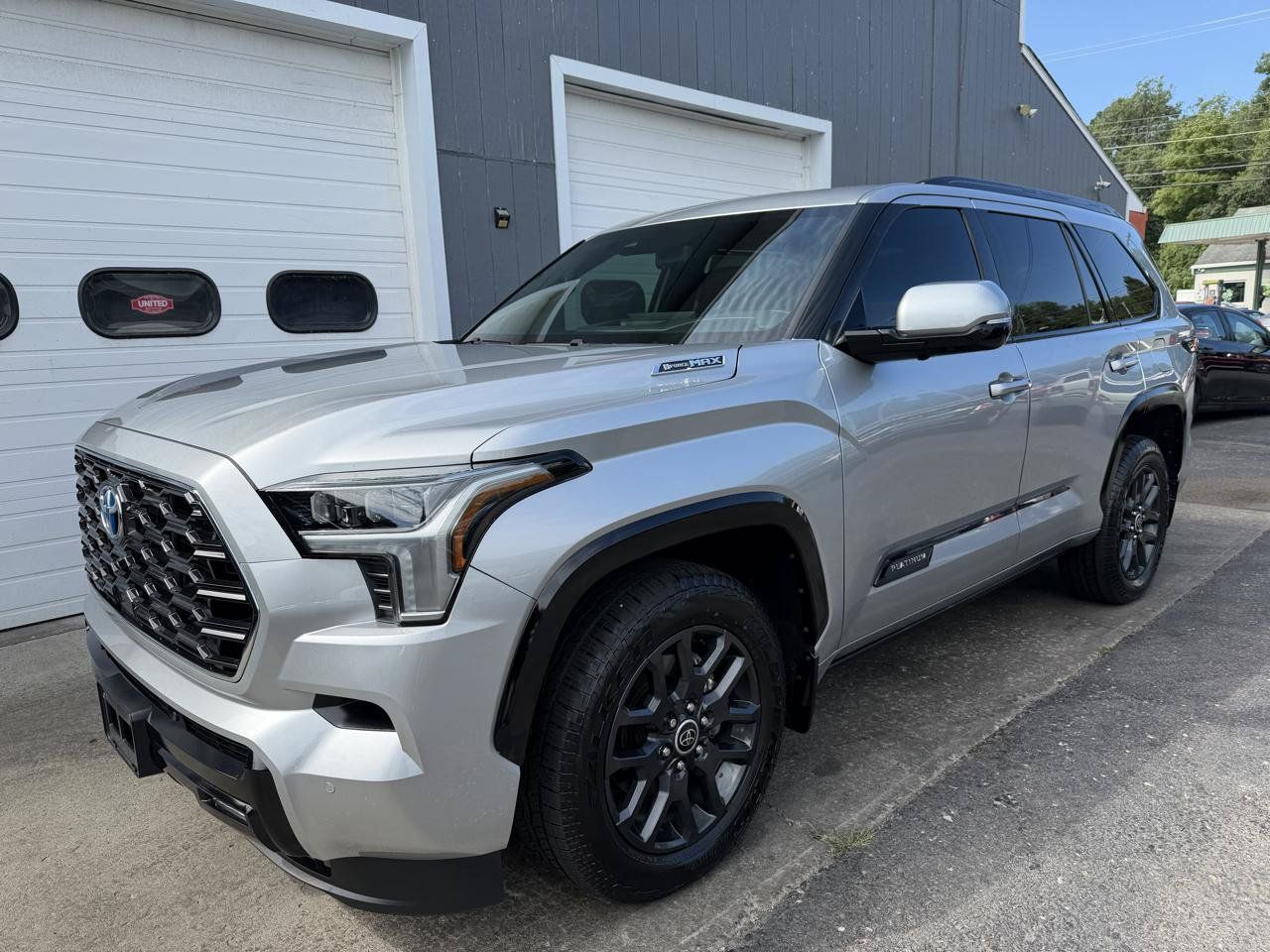 Used 2023 Toyota Sequoia Platinum AWD/4WD image 1