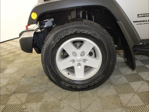 Used 2018 Jeep Wrangler Unlimited Sport S image 38