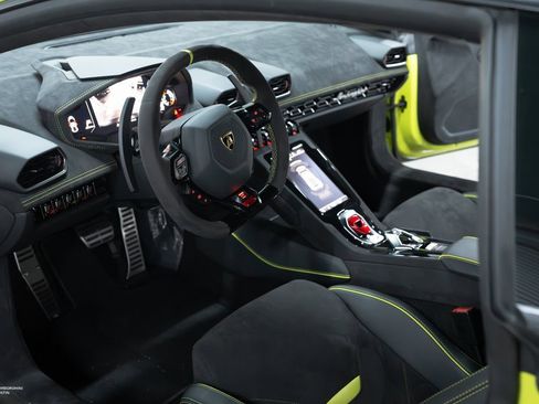 Used 2024 Lamborghini Huracan Sterrato image 25